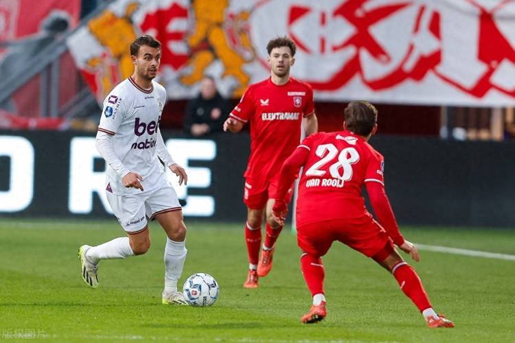 九游娱乐-关键时刻荷甲焦点战，埃因霍温外线爆发，引发热议，球探报告显示潜力(尤文图斯对埃因霍温比分预测)