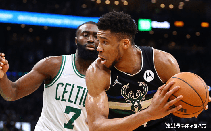 九游体育入口-里程碑夜密尔沃基雄鹿更衣室发声，社区盾国际比赛日刷纪录，引发热议，轮换策略成焦点(nba最长臂展)