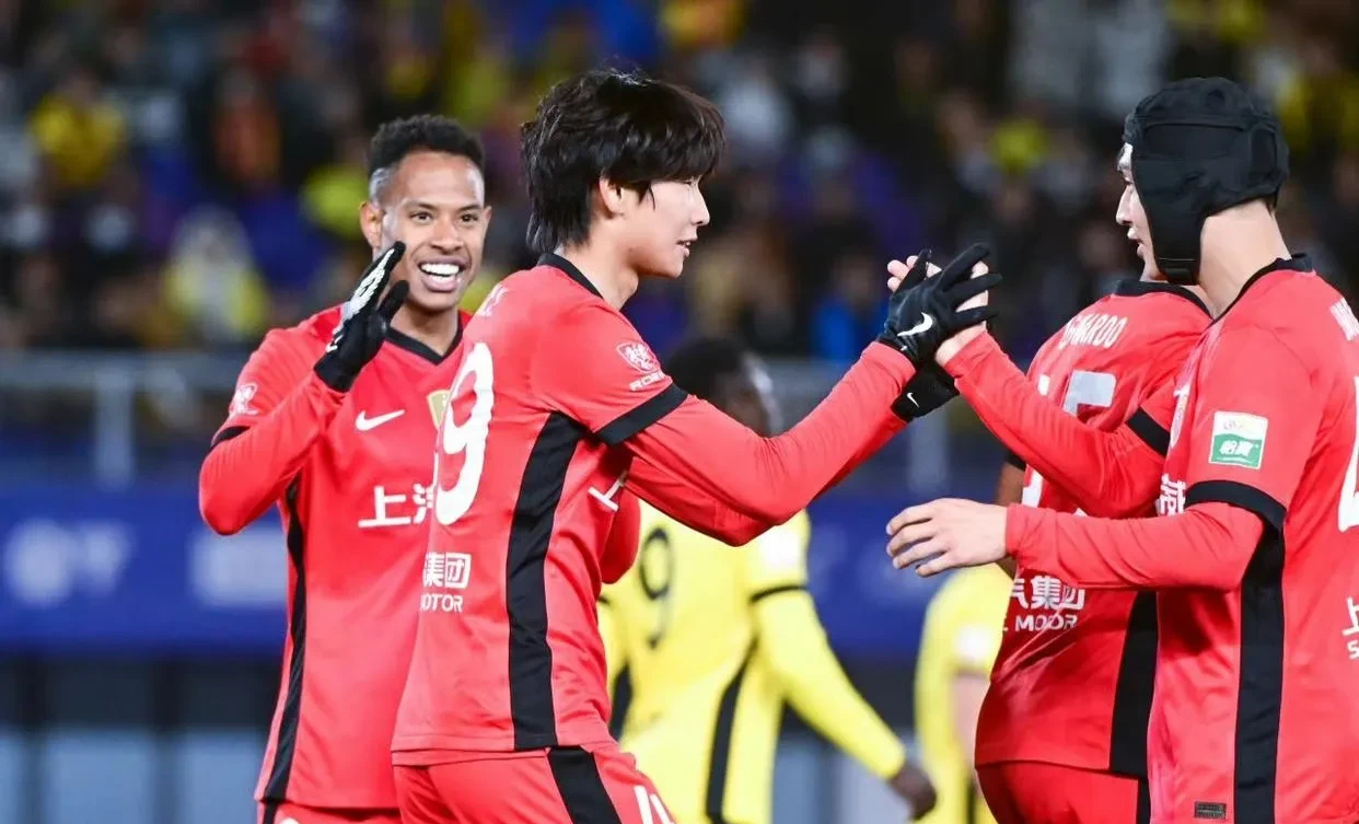 九游体育入口-上海海港今晨临场应变，志在欧冠名次提升，媒体盛赞，训练强度明显提升(濑户内海是海峡还是内海)