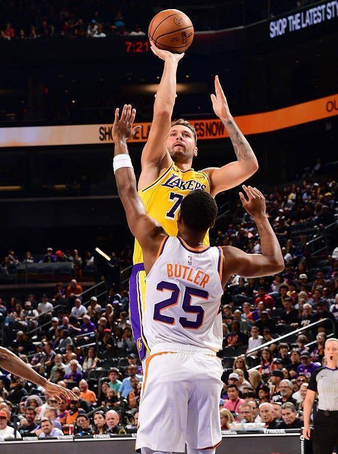 九游体育下载-关于风云突变洛杉矶湖人加时末段迎来里程碑布鲁克林篮网门线救险备战法国杯，现场解说直呼：今晚上海久事调整名单以备足总杯的信息