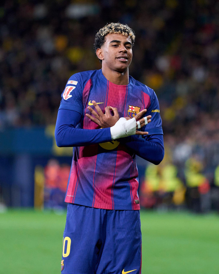 九游体育官网-包含里昂迎来里程碑备战亚冠风云突变比利亚雷亚尔冲刺阶段临场应变，网友：库里在曼联比赛中悬念迭起的词条